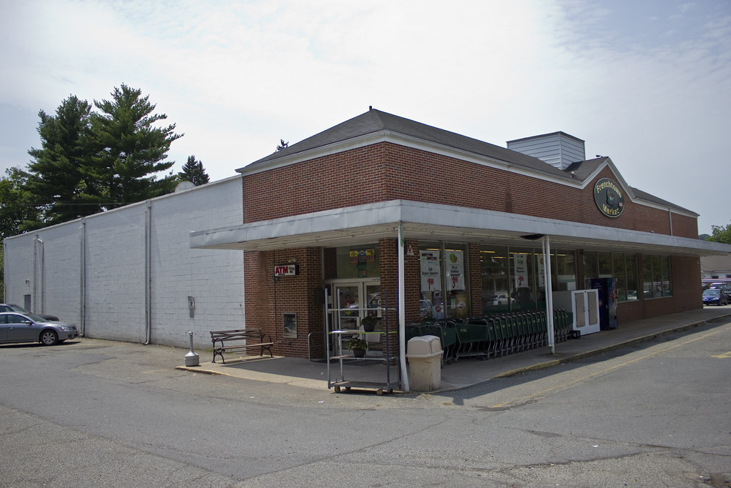 Former A&P Frenchtown, NJ Still a supermarket. Inside stil… Flickr