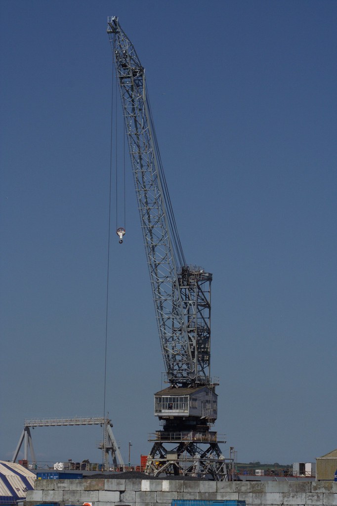 Shipyard Crane, Falmouth UK Shipyard crane in Falmouth Doc… Flickr