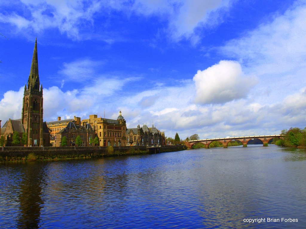 Perth Scotland The Tay flows the same way every day throug… Flickr