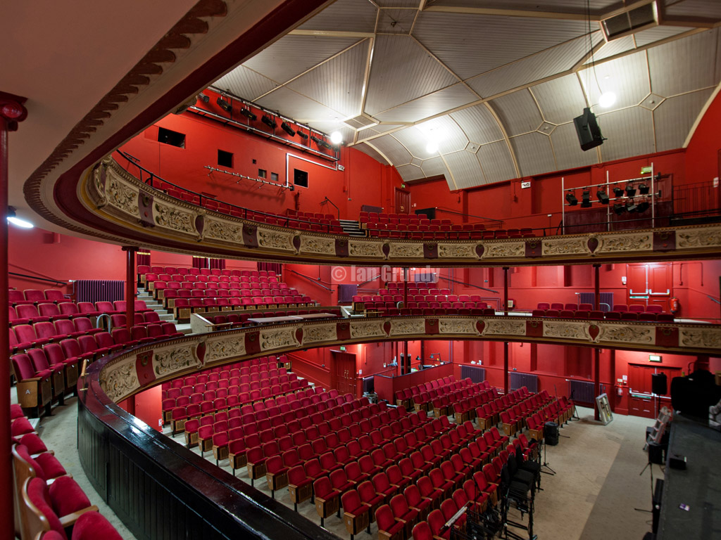 Park & Dare 8691 Park & Dare Theatre, Treorchy. Designed b… Flickr