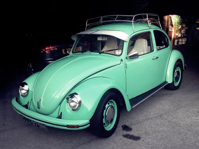 Sun visor VW Beetle 1975 VW Beetle with roof rack and sun … Flickr