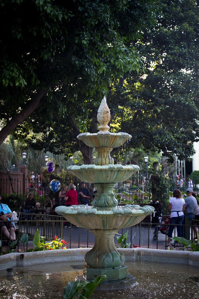 New Orleans Square Fountain The fountain in New Orleans Sq… Flickr
