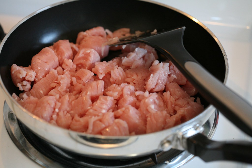 Ground turkey Ground turkey meat cooking in a pan. Canon 5… Flickr