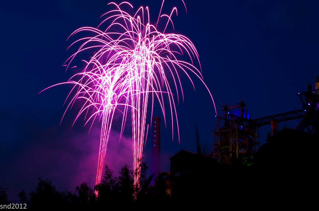 Feuerwerk 3 Feuerwerk am Landschaftspark DuisburgNord. Ex… Flickr