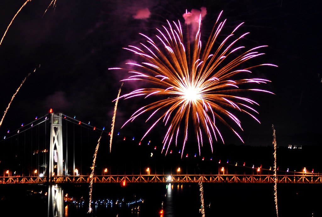 Fireworks over the Hudson Fourth of July fireworks over th… Flickr