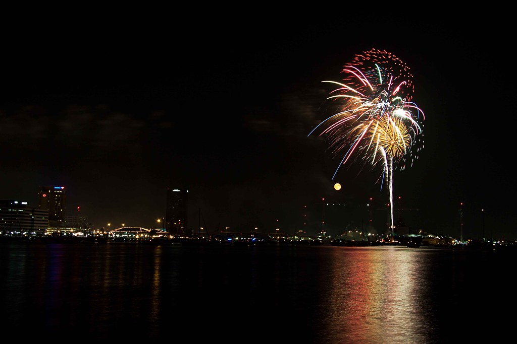 4july fireworks dTp5349.jpg Dennis True Flickr