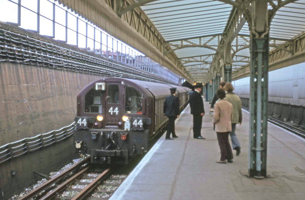 Drayton Park 2 London Transport battery L44/… Flickr