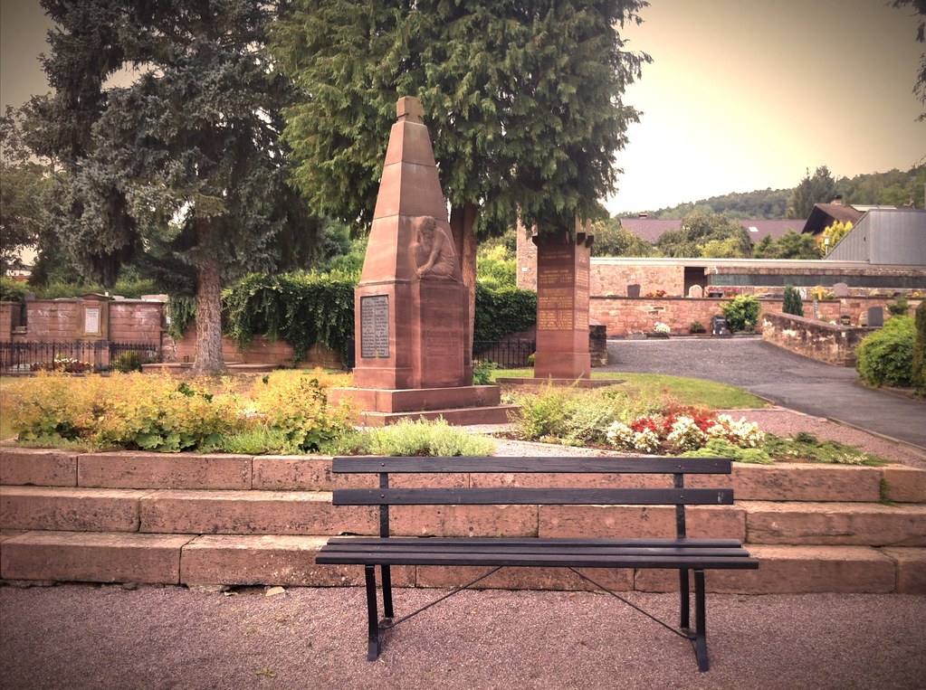 Ruhestätte in Höchst im Odenwald für Tote und für Lebend… Flickr