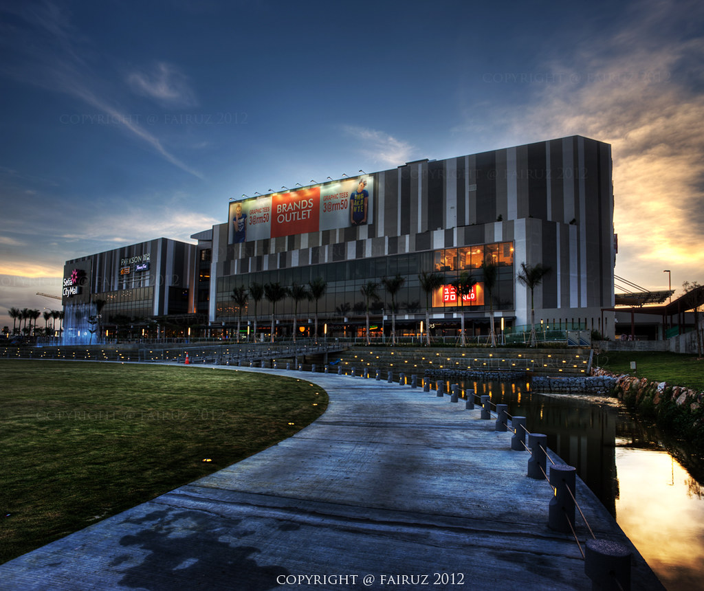Setia Mall City at dusk All rights reserved © fairuz 2012 Flickr