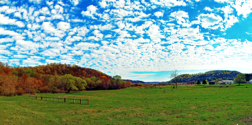 Plum Creek Valley, Plum City, WI Aaron Carlson Flickr