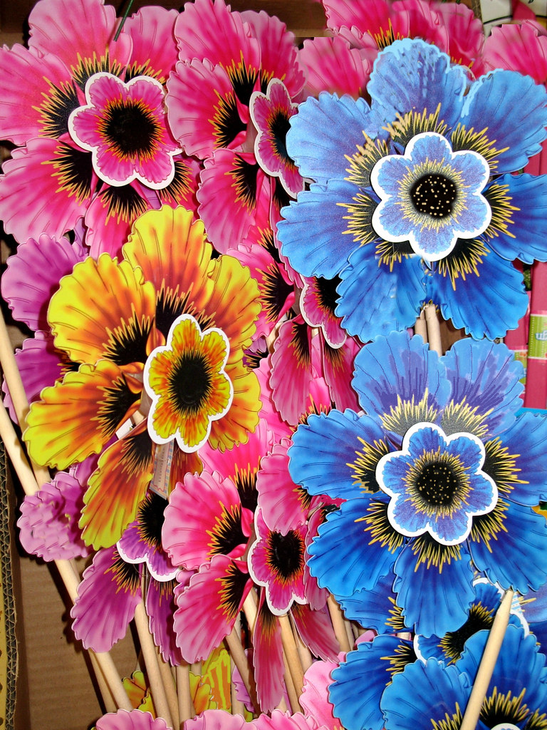 Flower Windmills Spinning plastic garden decor at the 99¢ … Flickr