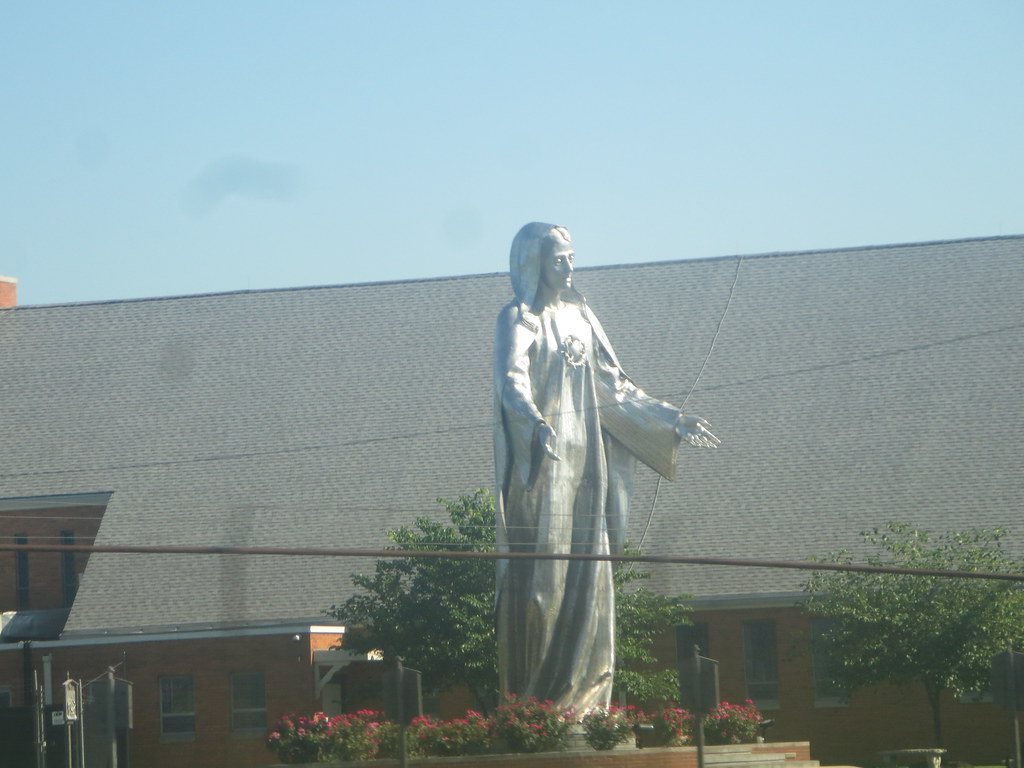 Our Lady Queen of Peace Statue by Charles Parks made of 33… Flickr