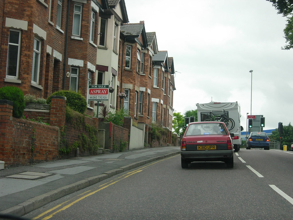 BOURNEMOUTH. RD. POOLE. DORSET. AUGUST 2005 POTTERY JUNCTI… Flickr