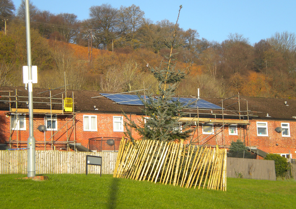 Rhymney Court, Thornhill, Cwmbran 7 December 2011 Solar pa… Flickr