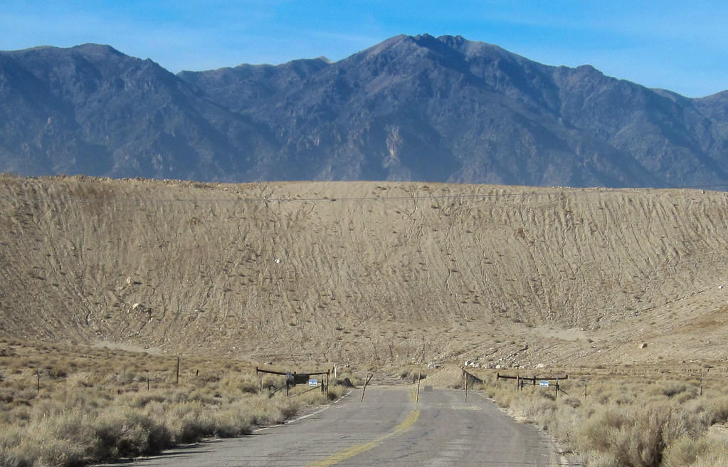 Round Mountain NV (1991) State route 378, at least it is s… Flickr