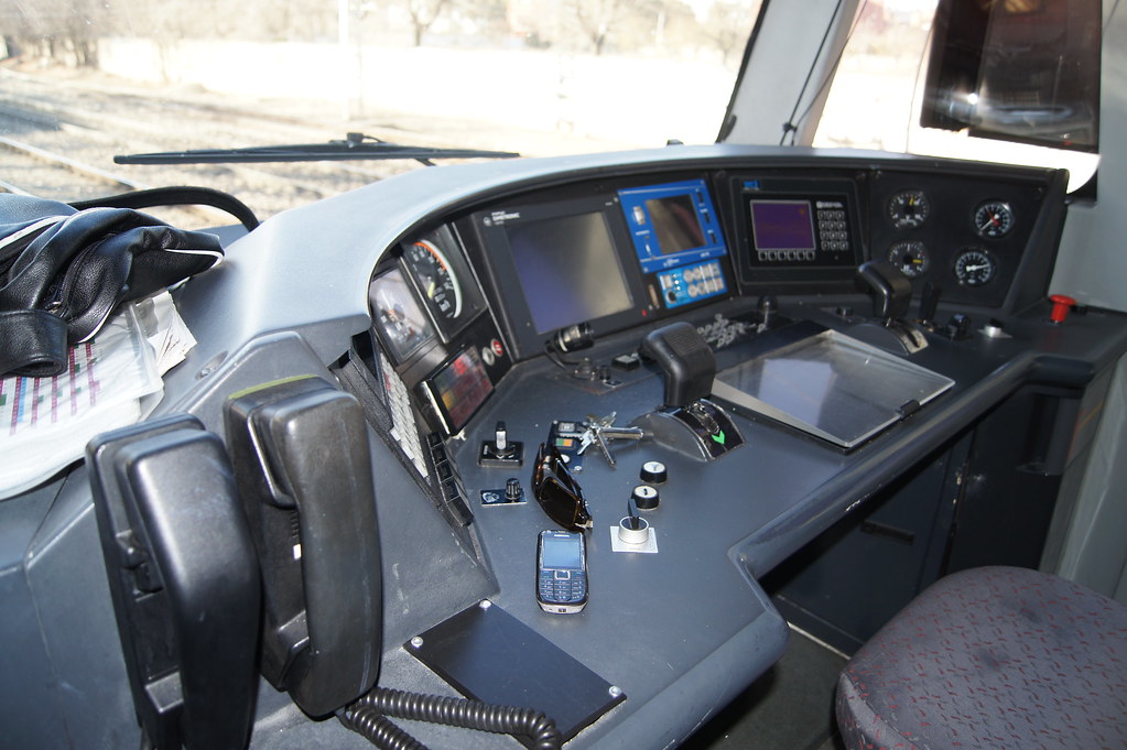 Cabina de una 447. Aprovechando que no había casi circulac… Flickr