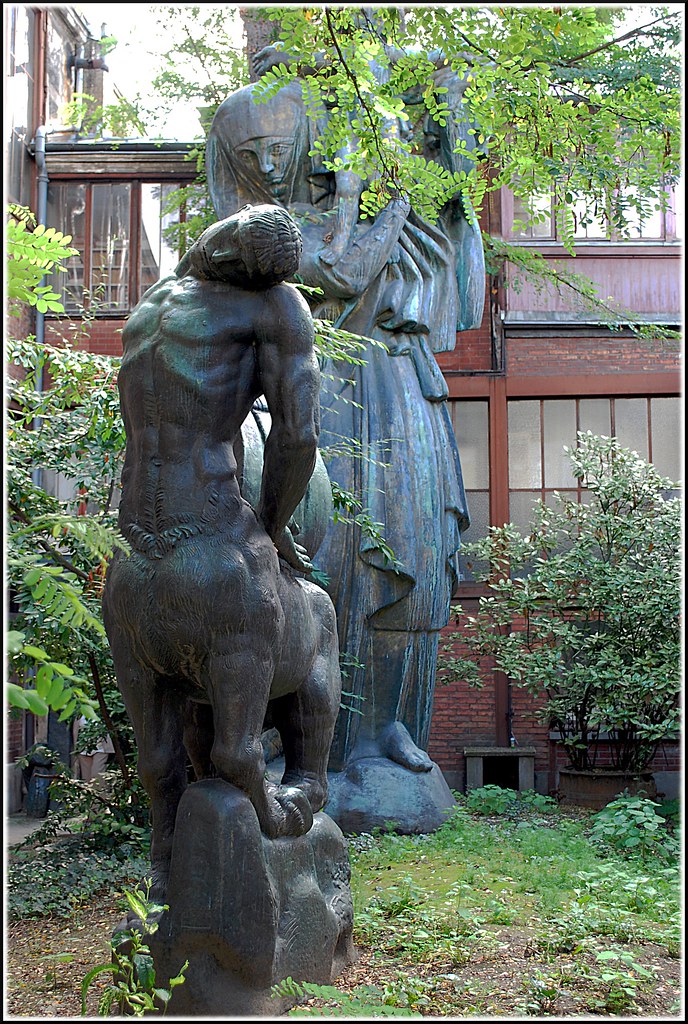 Musée Bourdelle, côté jardin le Centaure mourant (1914
