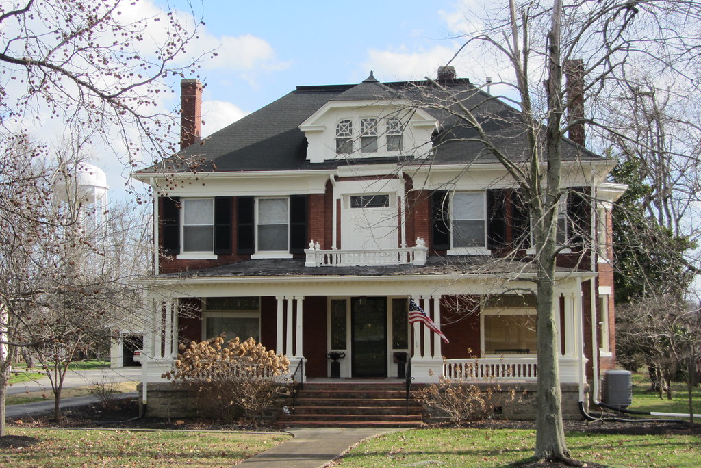 Red brick house with white trim, Maple Ave. Red brick hous… Flickr