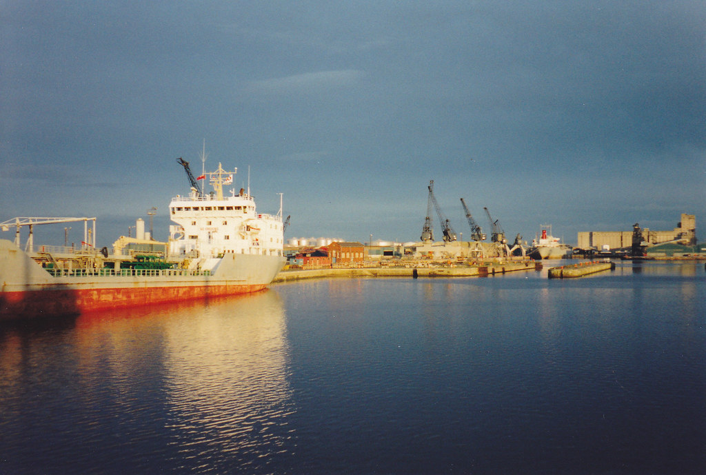 Leith Docks, 1995 taken from Gardyloo alljengi Flickr
