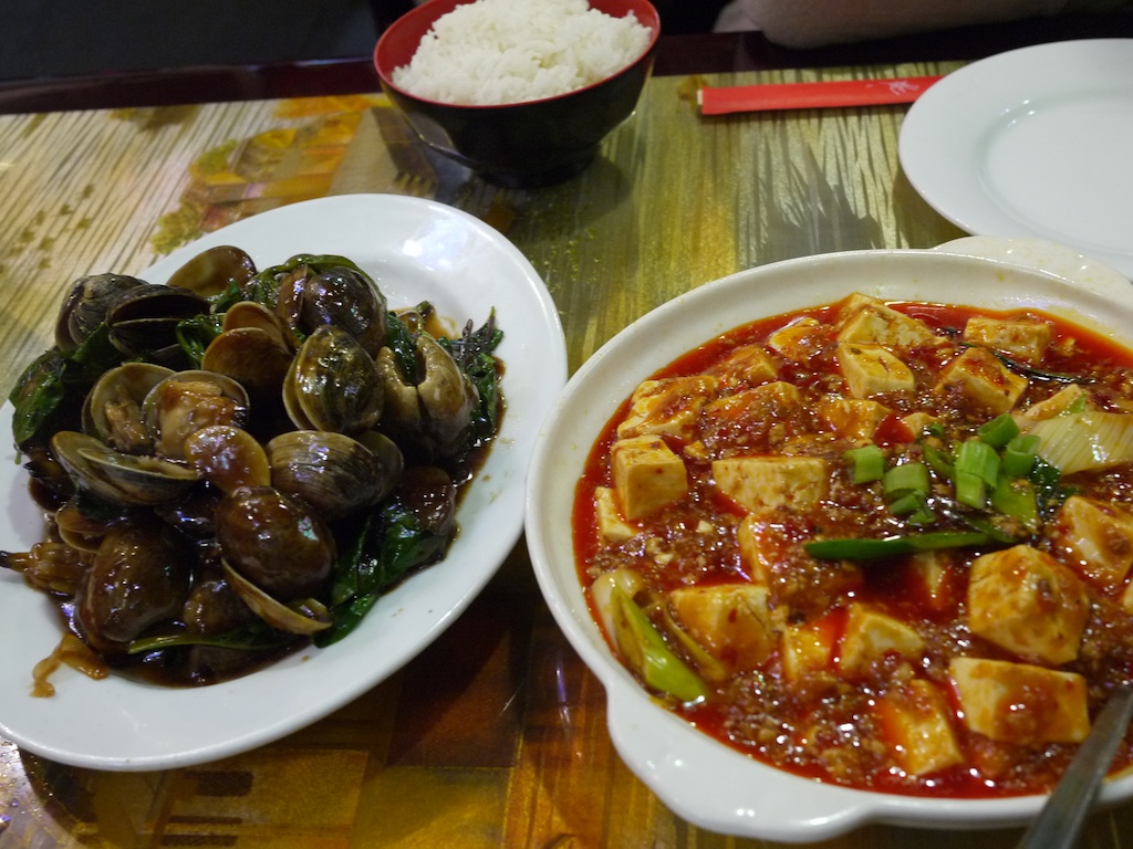 Elmhurst 三好川菜館（Sweet Yummy House） アサリの豆豉炒め、麻婆豆腐 lulun & kame Flickr