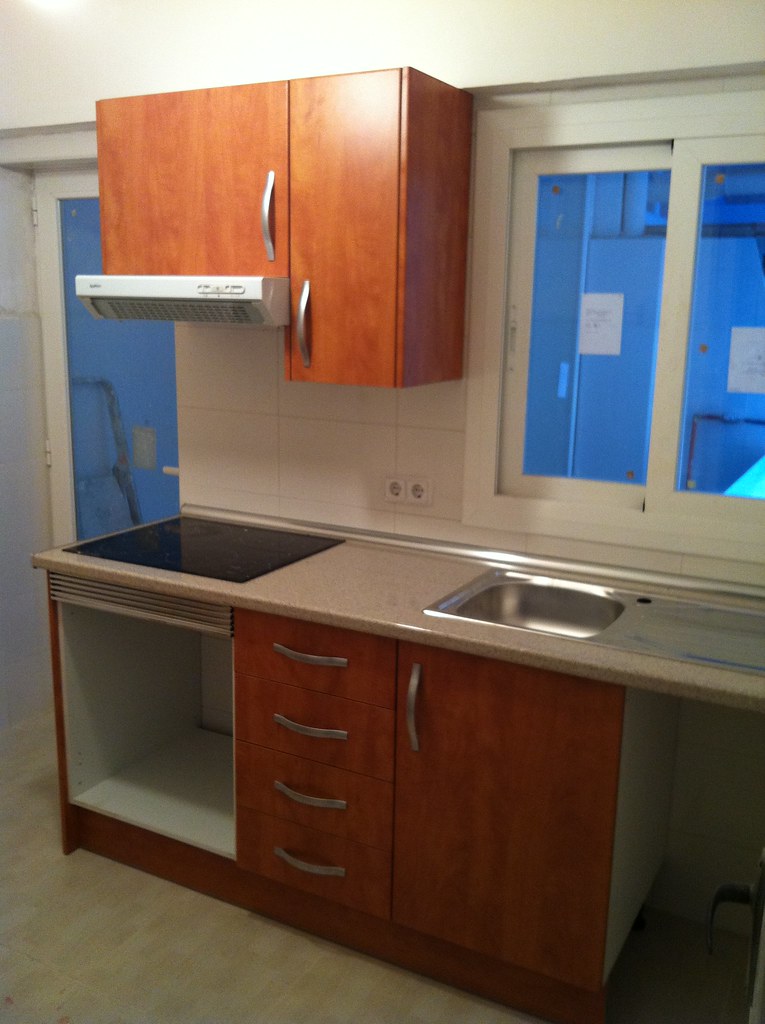 COCINA CEREZO Muebles de cocina en postformado color cerez… Flickr