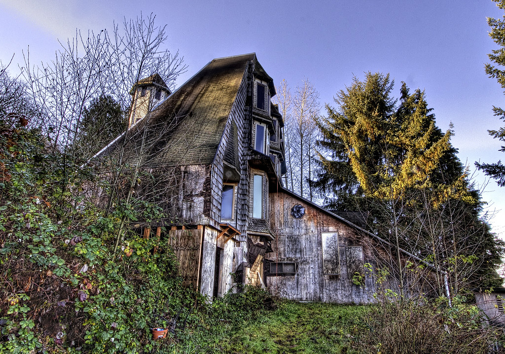Abandoned house on hwy 30 Oregon Darren Sethe Flickr