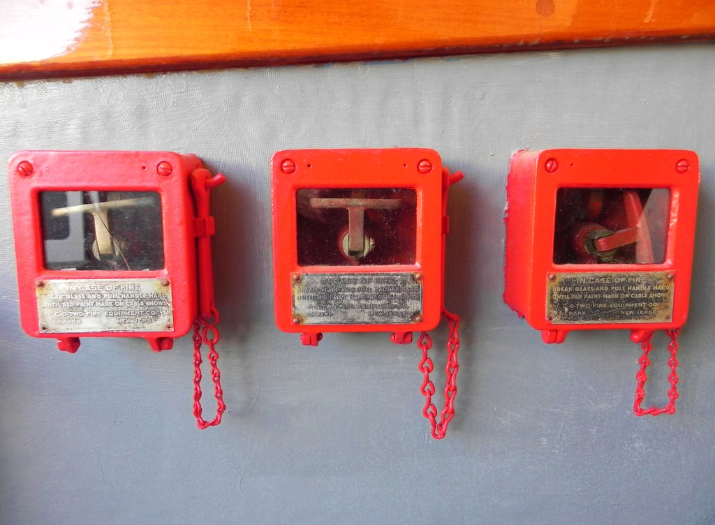 Fire Extinguisher Pull Boxes P520 Crash boat carbon dioxi… Flickr