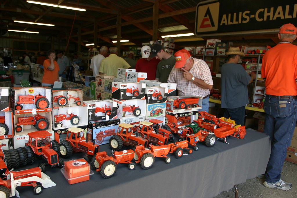 Toy vendor 2 Many, many toy and craft vendors Free admissi… Flickr