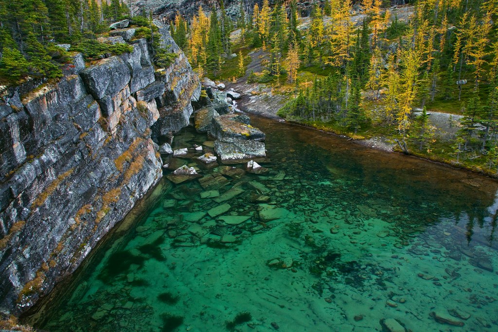 Victoria Lake along Trail to Lake Oesa Beautiful aqua Vict… Flickr