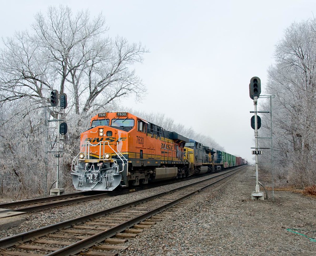 Hoar Frost in Minneapolis, MN, Part 2 Tip of the hat to Da… Flickr