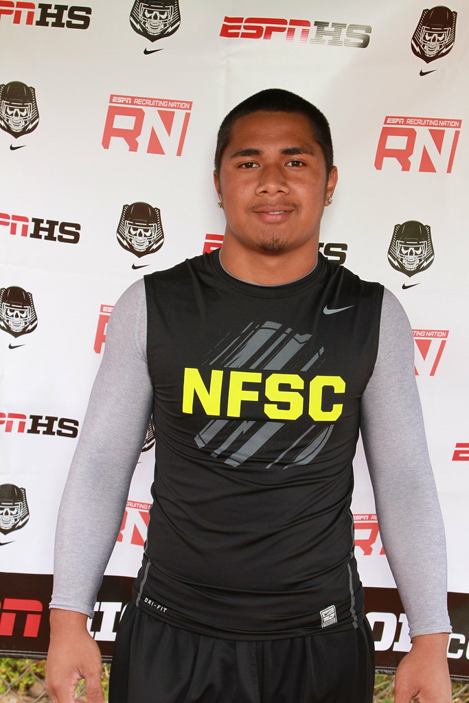 68917 HONOLULU, HI_ JAN 28, 2012 Player at the Nike Footb… Flickr