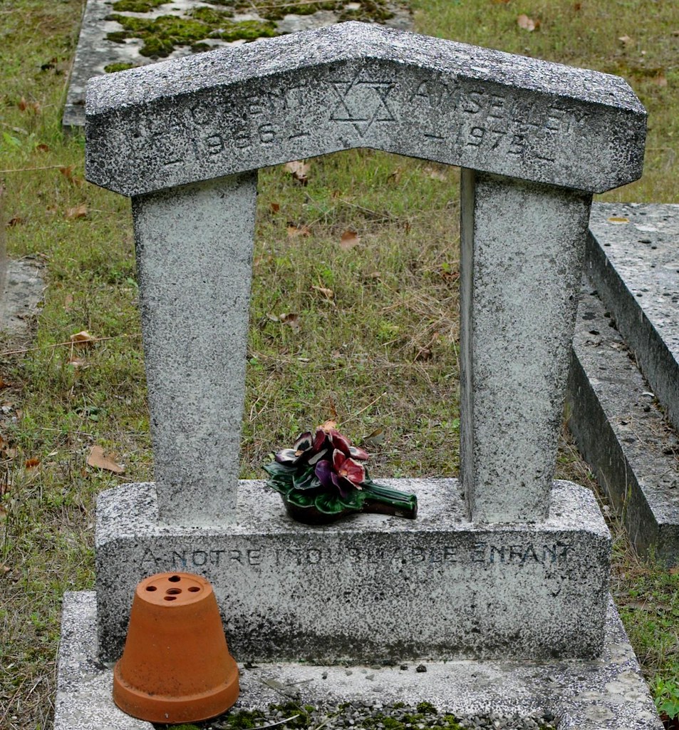 Cimetière parisien de Thiais Cimetière parisien de Thiais … Flickr