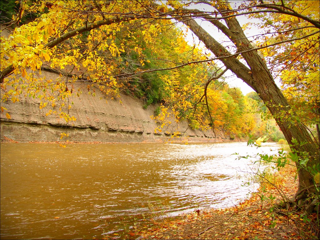 Autumn on the Ashtabula River Ashtabula Ohio. October 20, … Flickr