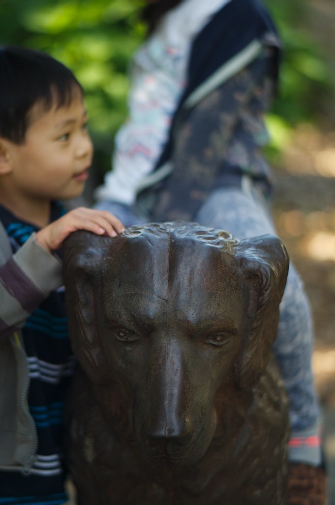 7896 Pets Head San Mateo Central Park dog statue. mliu92 Flickr