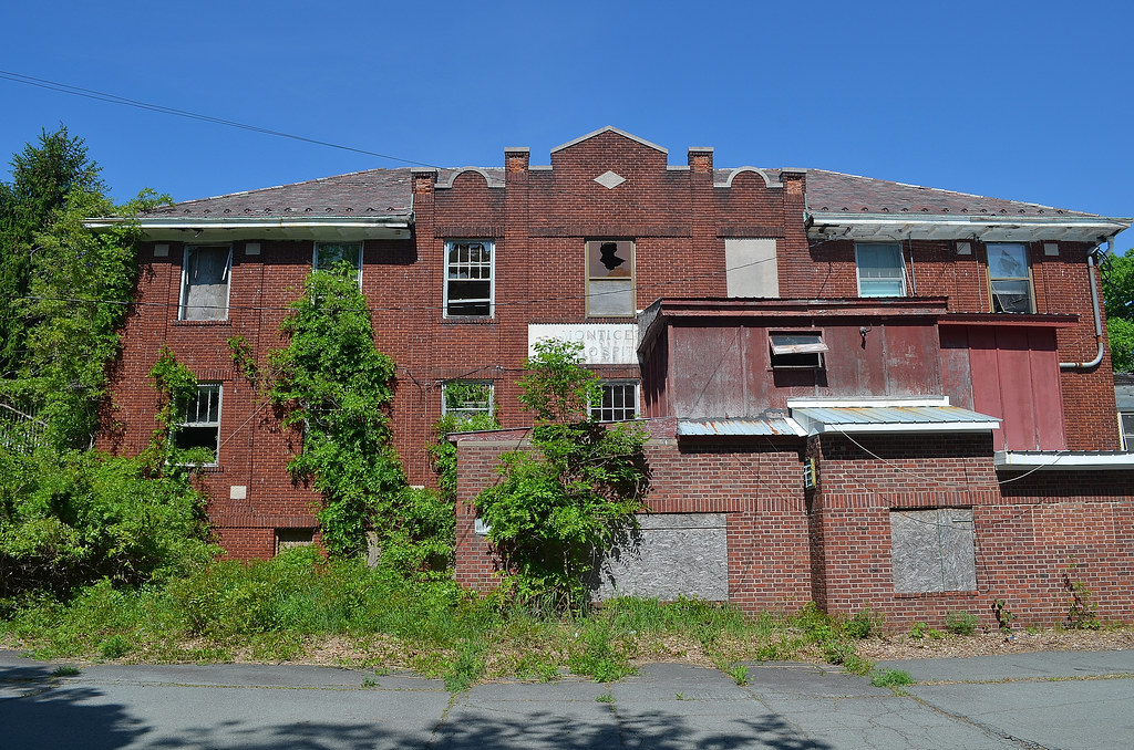Monticello Hospital Made a quick stop at the former Montic… Flickr