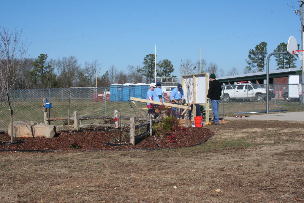 PhilCampbellElementarySchoolPlaygroundBuildPhilCamp… Flickr