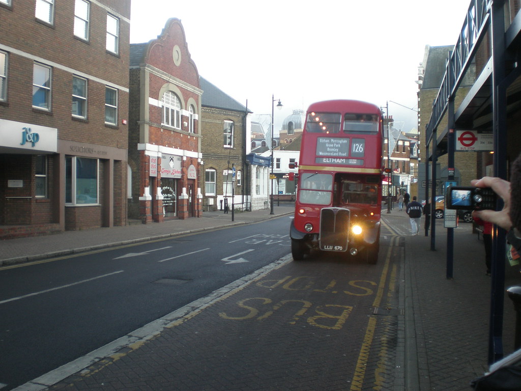 Bromley, West Street RT3871 calls at Sainsburys in Bromley… Flickr