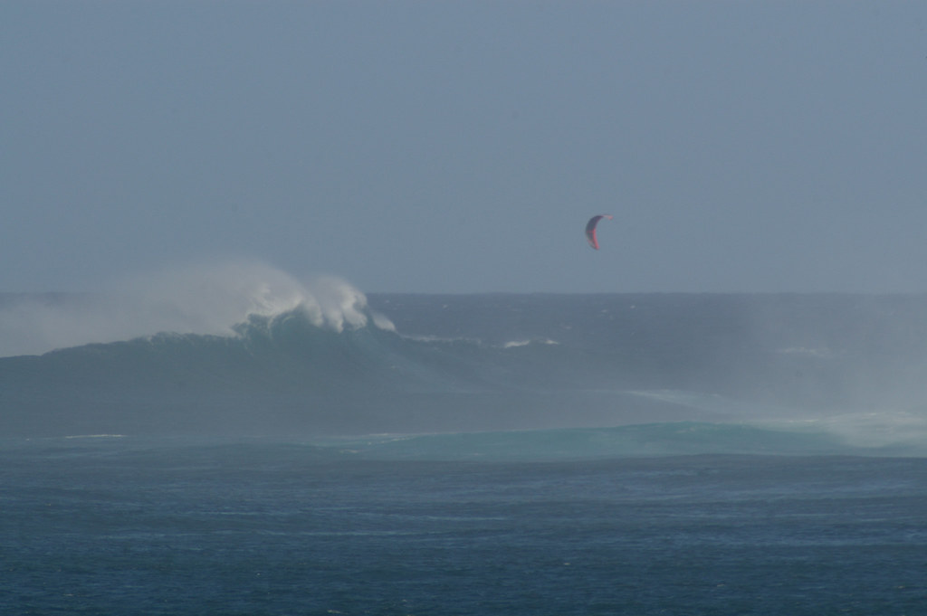 The Break of Tunnels beach, Kauai Large surf off the North… Flickr