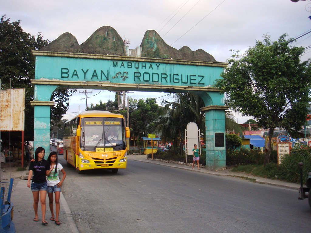 Exiting Rodriguez (Montalban) Rizal Marikina Auto Line 100… Flickr