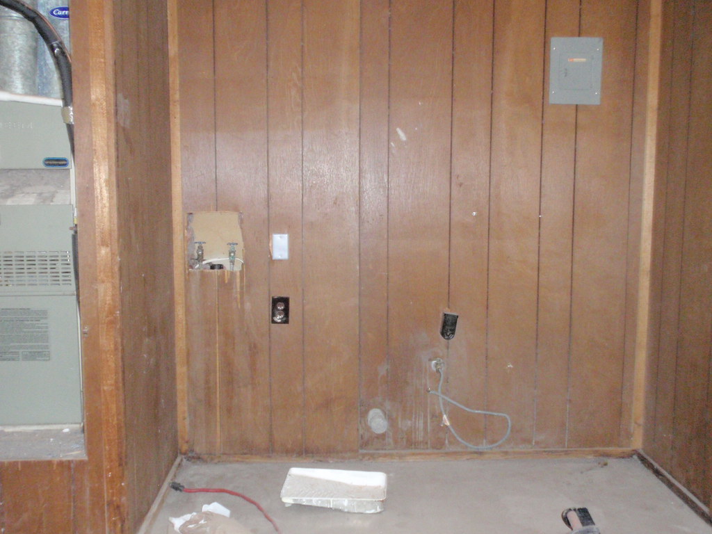 Washer and Dryer Hookups Offers gas or electric. Full siz… Flickr