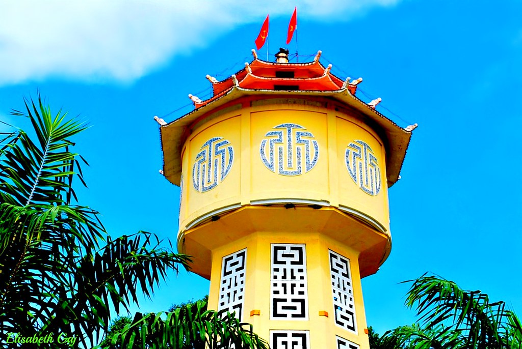 Phan Thiet 2011 010 "Phan Thiet Water Tower" symbol of Ph… Flickr