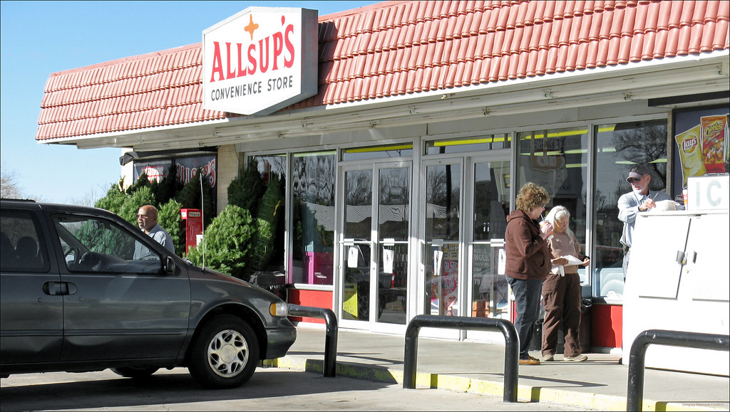 Allsup's in Vaughn New Mexico Photo by Gregory Peterson. Flickr