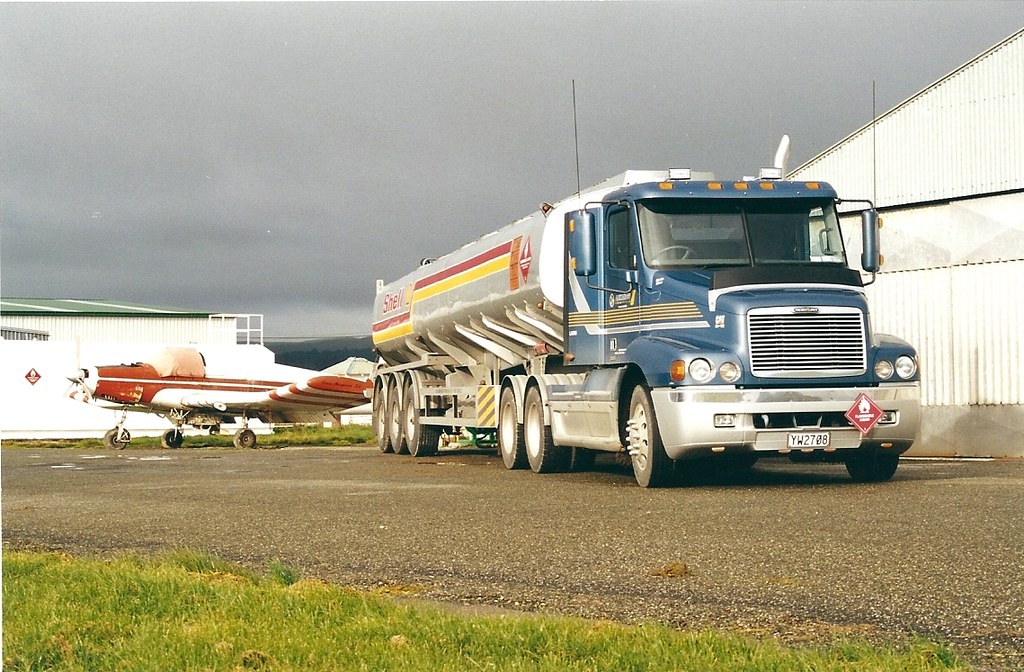 Electric Octane at Charlton Airfield, Gore. Jet A1 trailer