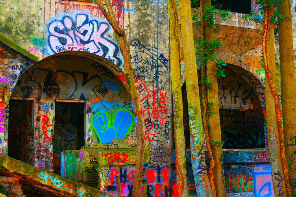 HOTEL RESTAURANT DANCING GUINGUETTE ARTDECO EN RUINE / BORD DE SEINE