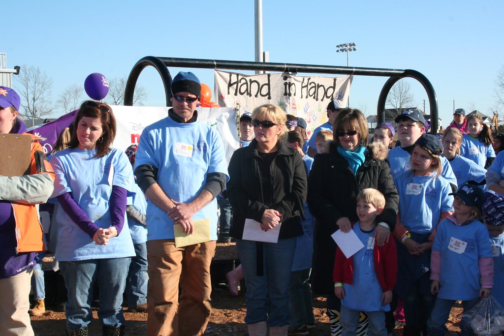 PhilCampbellElementarySchoolPlaygroundBuildPhilCamp… Flickr