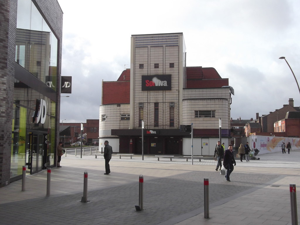 The Rock, Bury, Lancashire "Sol & Viva, Bury" Odeon Buildi… Flickr