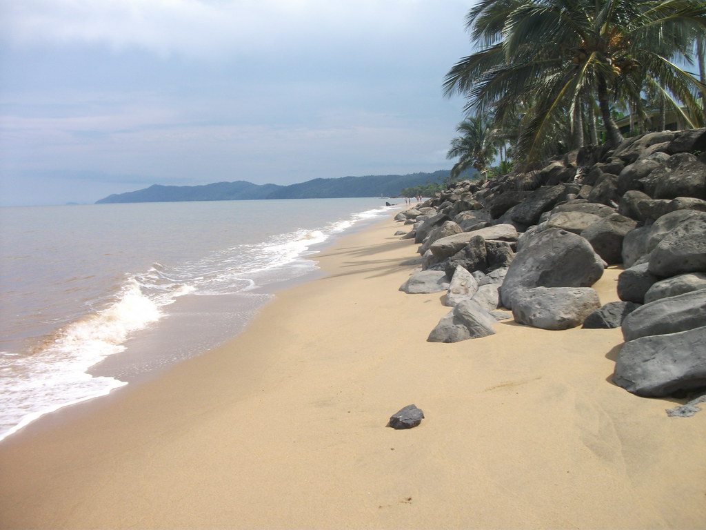 Flying Fish Point, near Innisfail, Dec 2011 Archmage01 Flickr