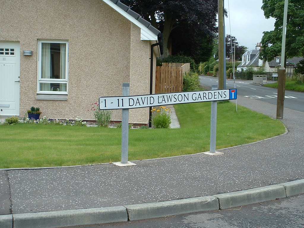 0237 David Lawson Gardens, Westmuir, Kirriemuir Dave Flickr