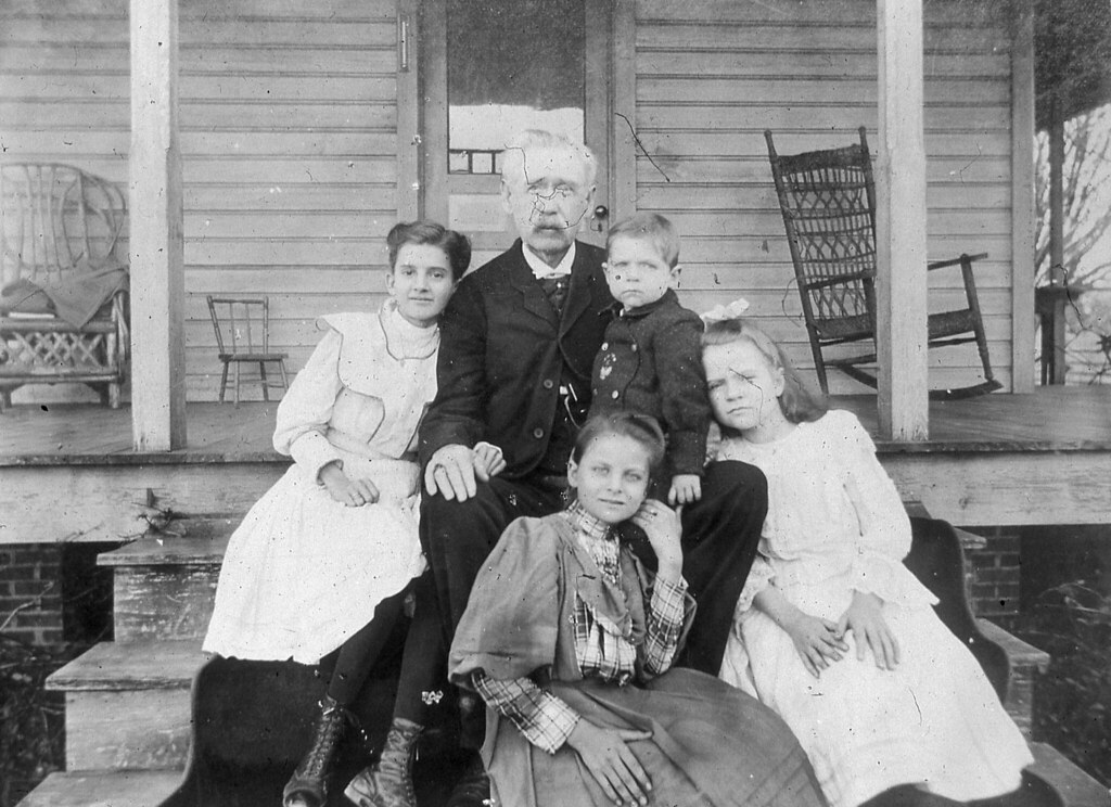 Redding A later newspaper caption "This 1905 photo, which… Flickr