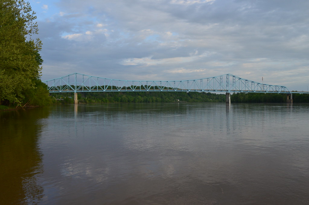 Ravenswood Bridge Ravenswood, WV Bridge connecting Ravensw… Flickr
